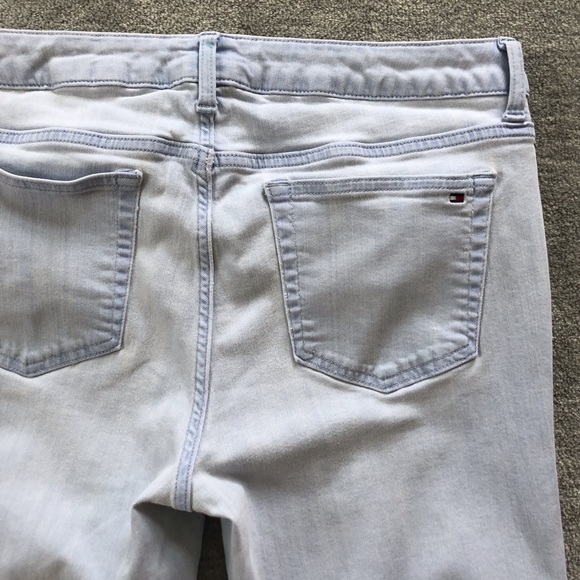 Tommy Hilfiger Women’s Lightwash Cropped Jeans - Picture 5 of 6